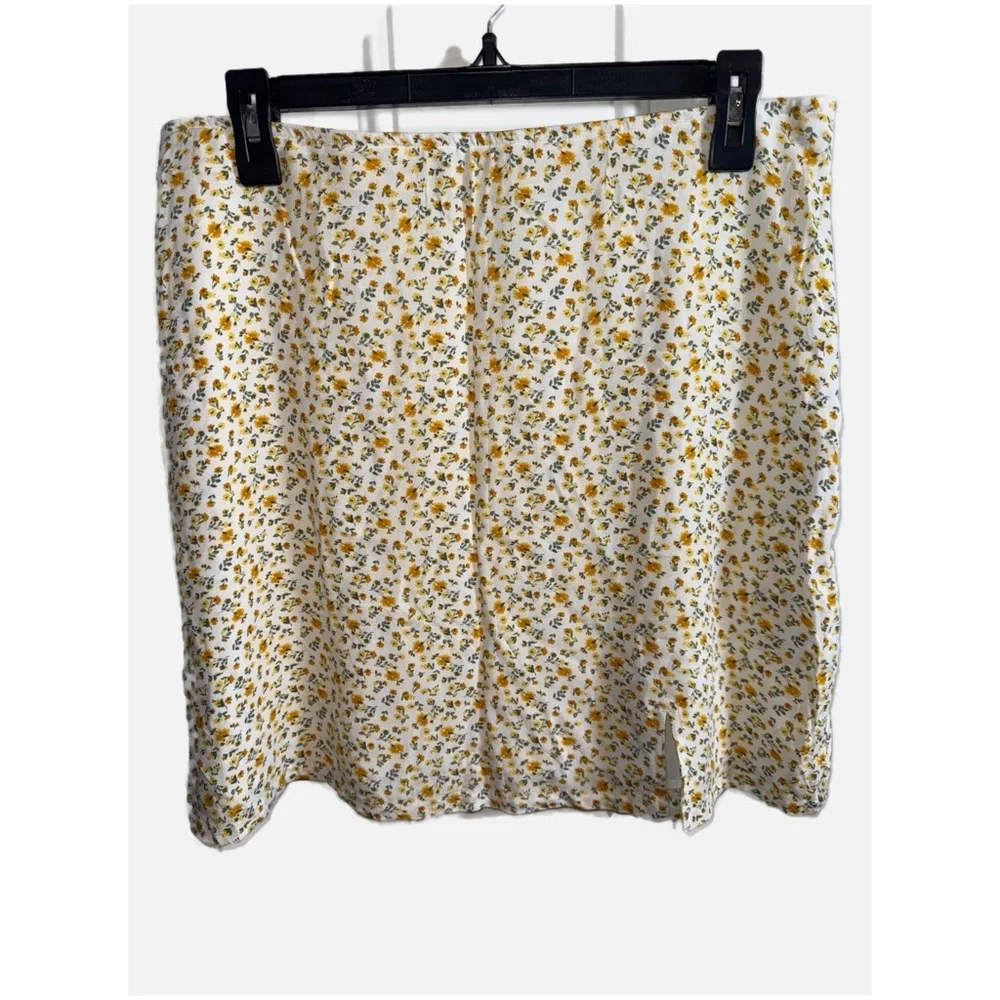 Hollister- NWT Yellow Floral Mini Skirt Size Large - Picture 2 of 10